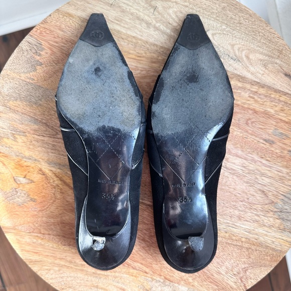 CHANEL Vintage Black Suede Leather 4 Leaf Clover CC Logo Appliqué Kitten Heels - Picture 11 of 15